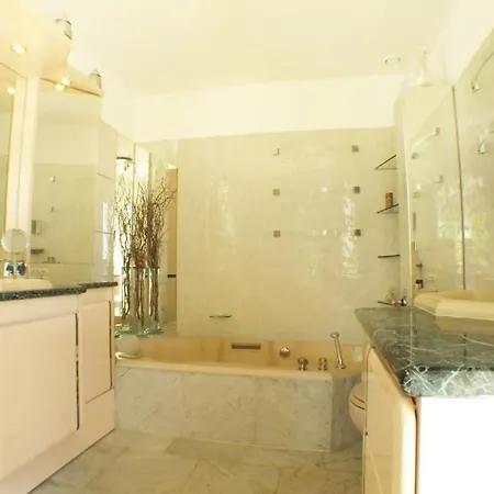 Dans Villa Spa Hammam Sauna Piscine, 5 Chambres Villa Juan-les-Pins