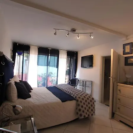 Villa Dans Villa Spa Hammam Sauna Piscine, 5 Chambres *