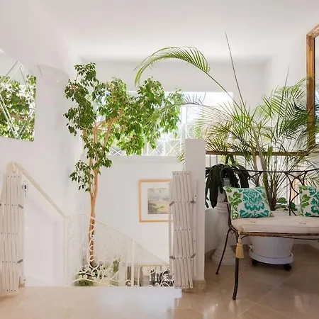 Dans Villa Spa Hammam Sauna Piscine, 5 Chambres Villa *