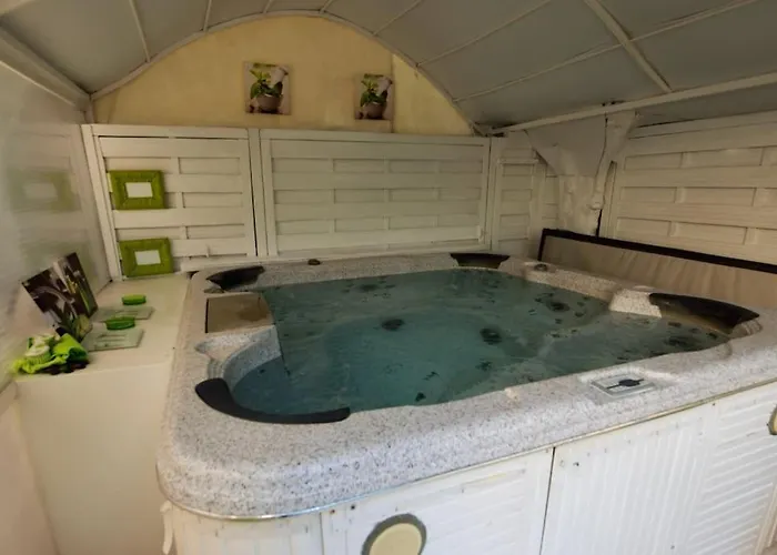 Dans Villa Spa Hammam Sauna Piscine, 5 Chambres Villa Juan-les-Pins