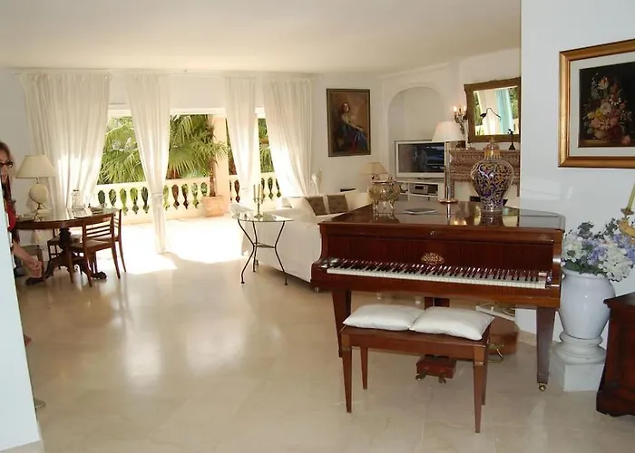 Dans Villa Spa Hammam Sauna Piscine, 5 Chambres Villa *