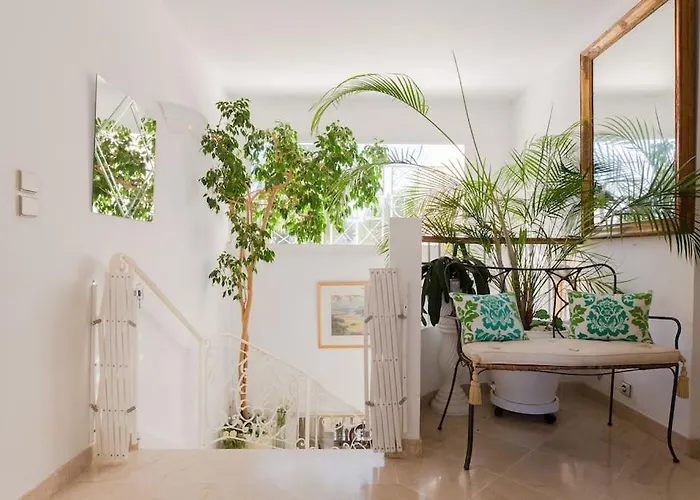 Dans Villa Spa Hammam Sauna Piscine, 5 Chambres Villa *